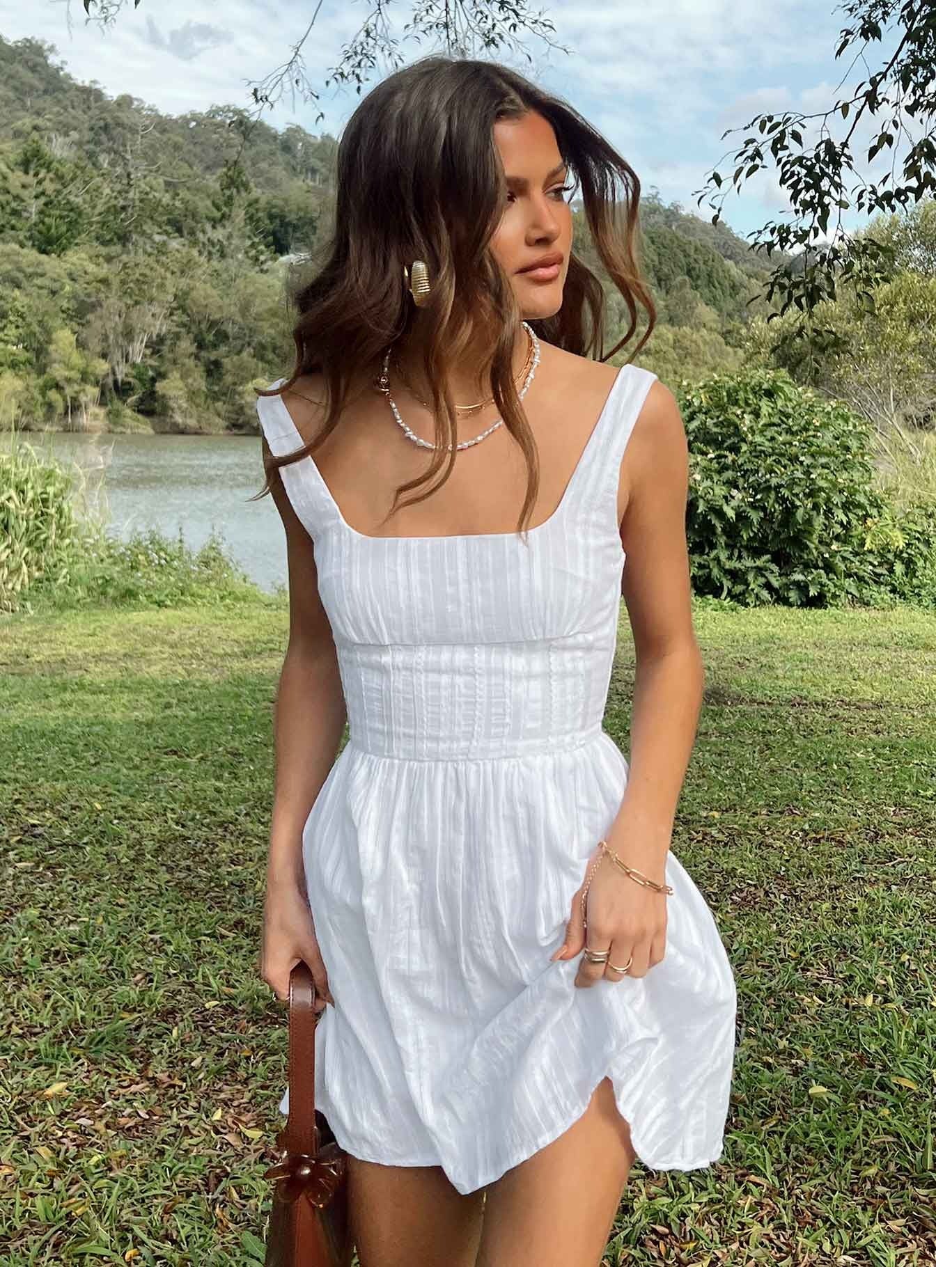 Robe Été Courte Décolleté V en Dentelle Féminine - PanierRoyale
