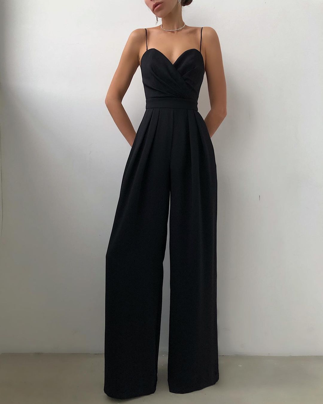 BelleRue™ – Combinaison Femme Chic à Jambe Droite et Bretelles Fines-1