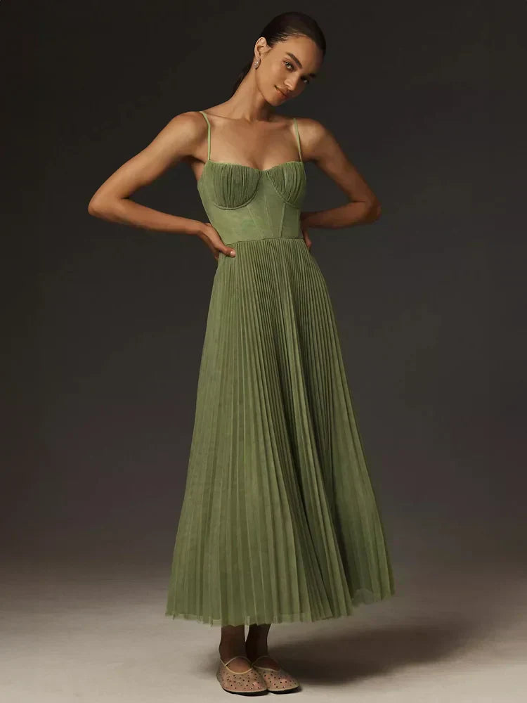 Robe Dentelle Courte Féminine avec Corsage Brodé et Jupe Flottante - PanierRoyale