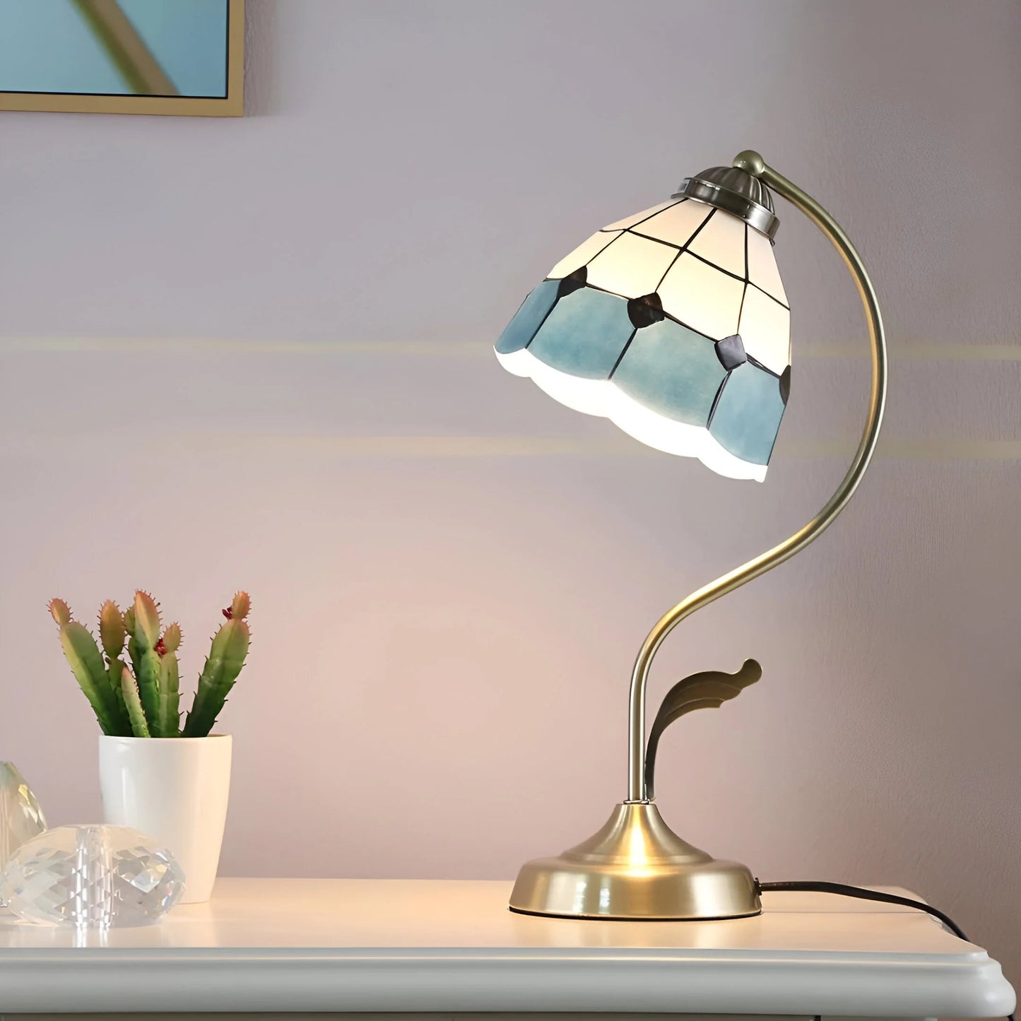 AuroraBloom™ – Lampe de Table Élégante Abat-jour en Verre Floral