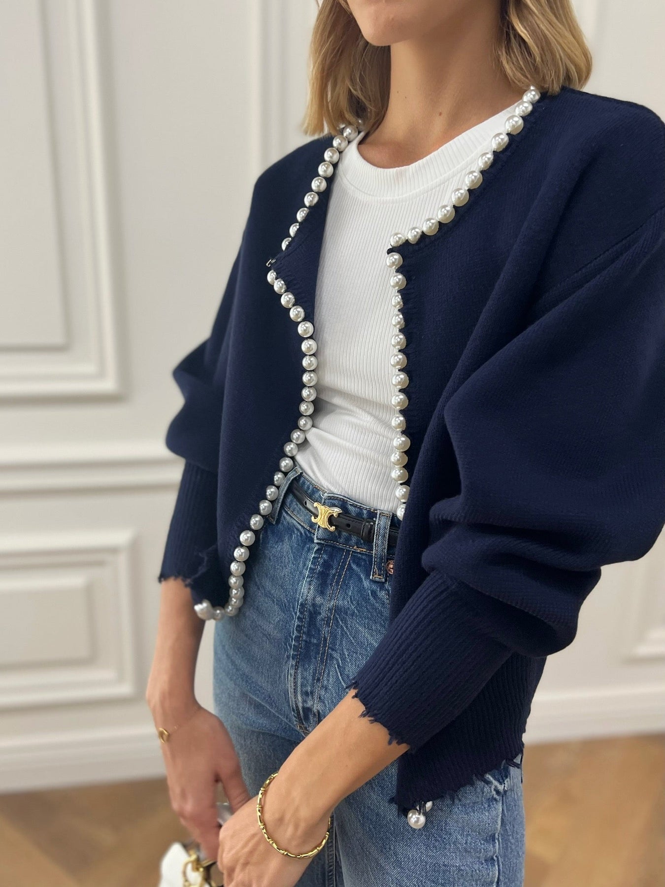 Cardigan femme élégant avec fermeture avant et détails perlés