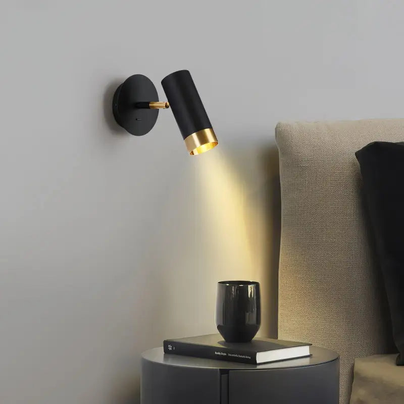 Bravia™ – Applique Murale LED Pivotante Noire & Blanche au Design Scandinave