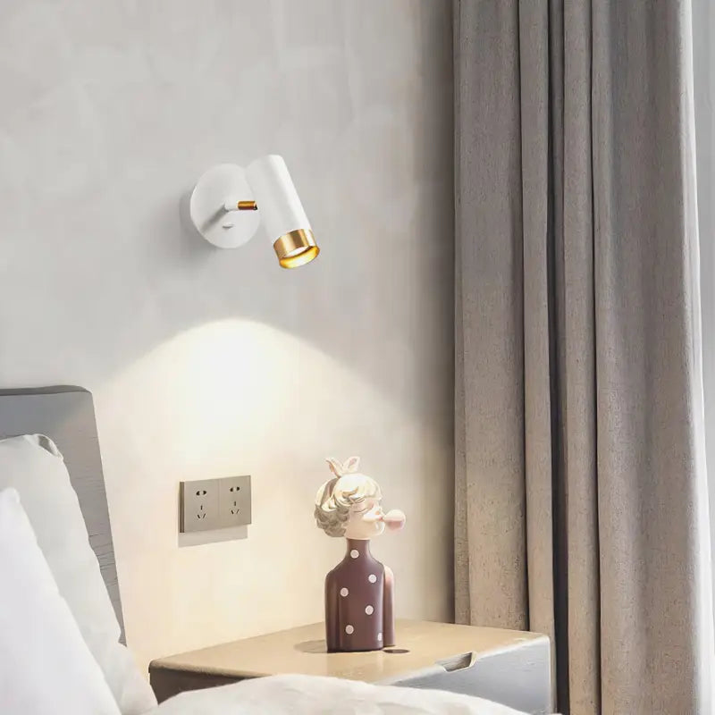 Bravia™ – Applique Murale LED Pivotante Noire & Blanche au Design Scandinave
