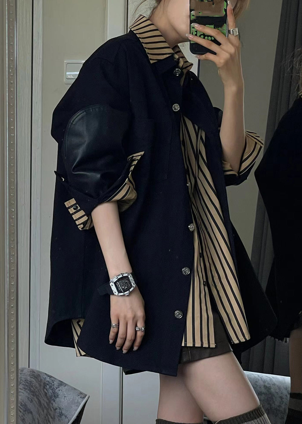 Décontracté deux pièces costume avec veste noire et chemise rayée - EasyApparels