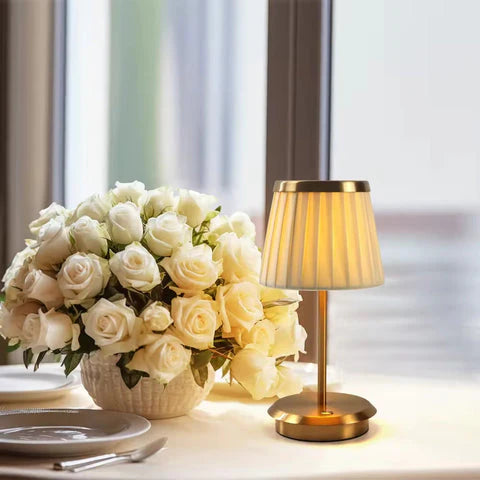 ÉléganceClassique™ – Applique Murale Dimmable en Métal et Tissu