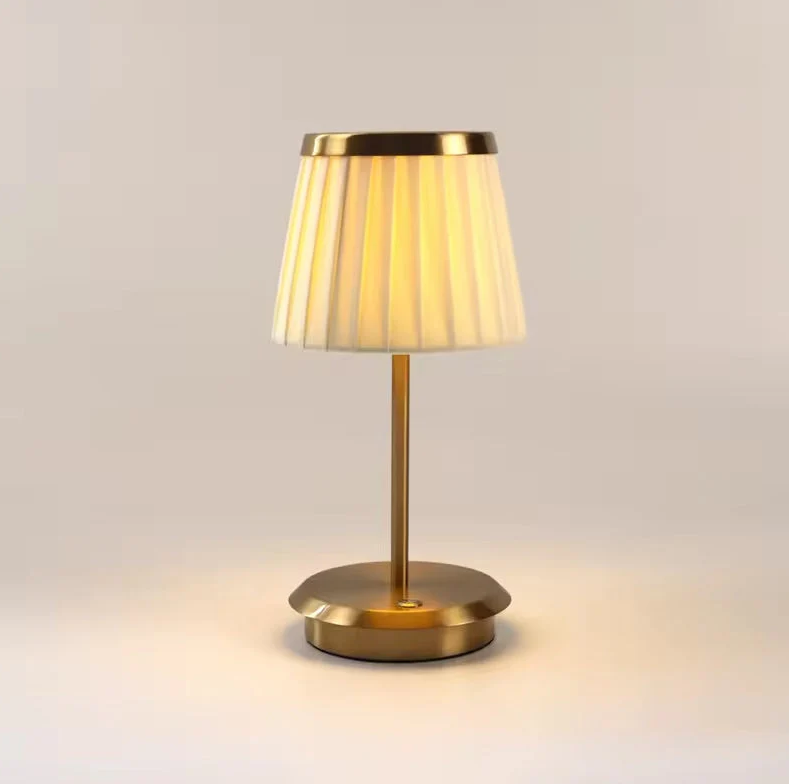 ÉléganceClassique™ – Applique Murale Dimmable en Métal et Tissu