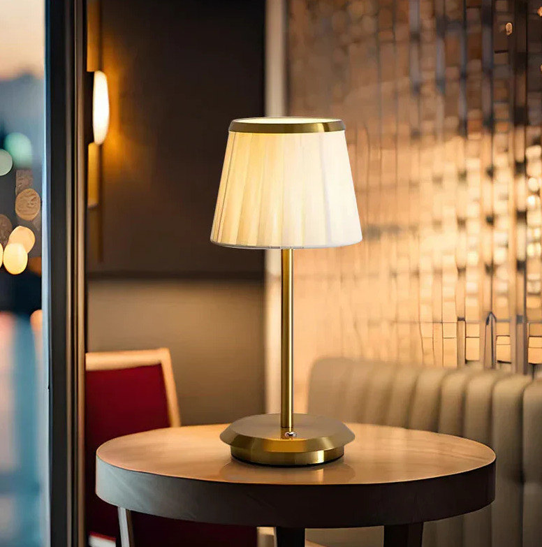ÉléganceClassique™ – Applique Murale Dimmable en Métal et Tissu