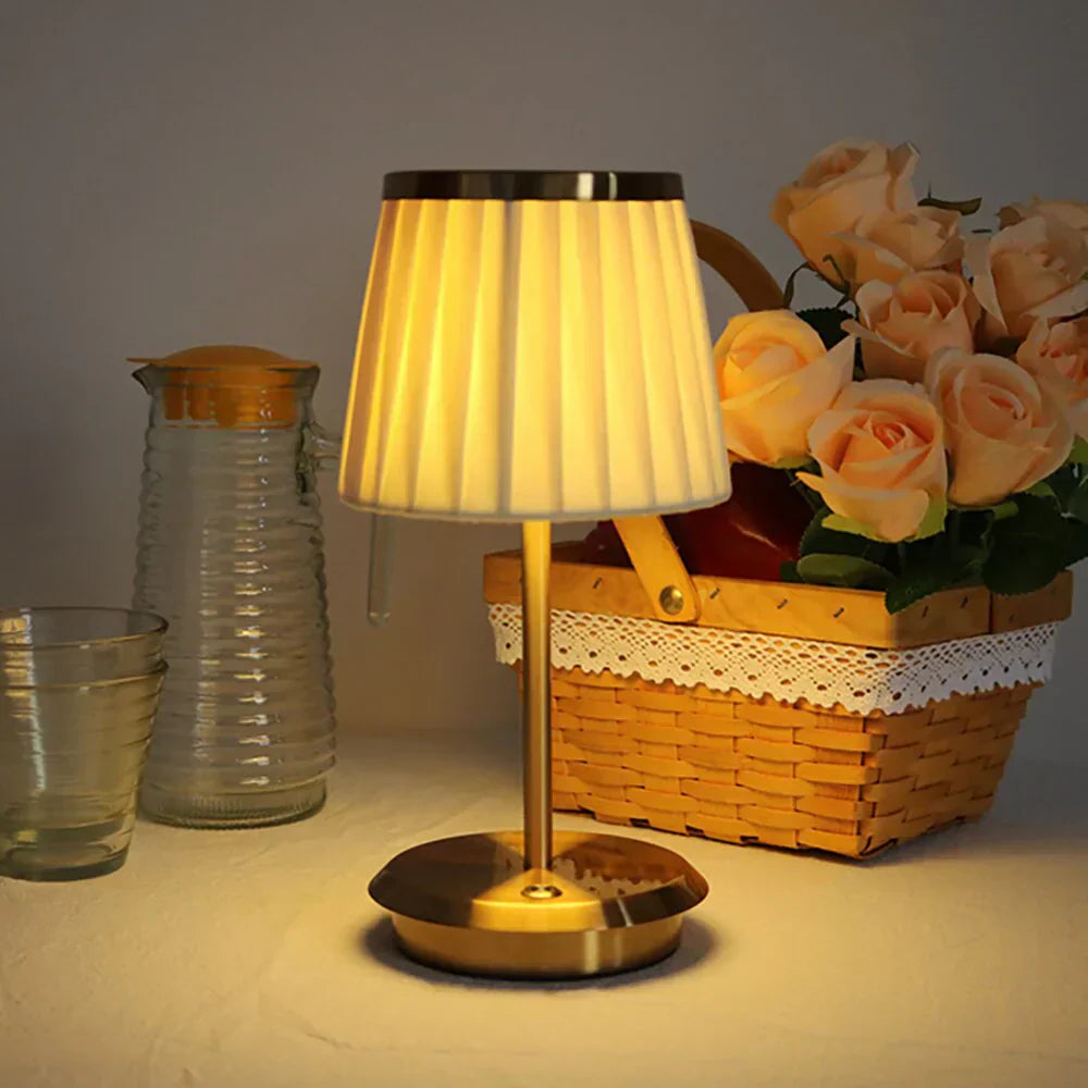 ÉléganceClassique™ – Applique Murale Dimmable en Métal et Tissu