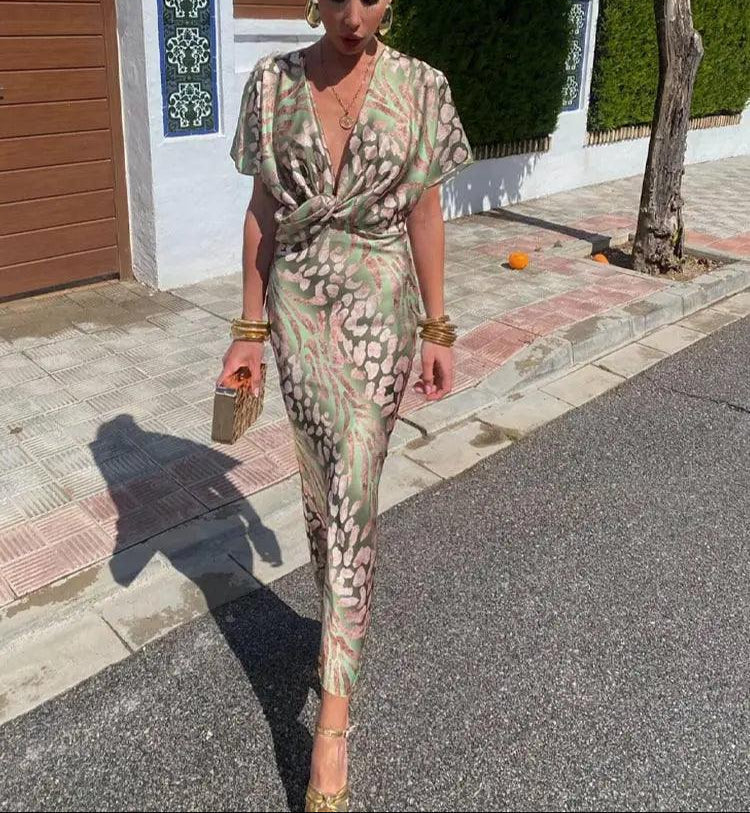 Robe Féminine Décolleté en V Chic et Raffinée - PanierRoyale