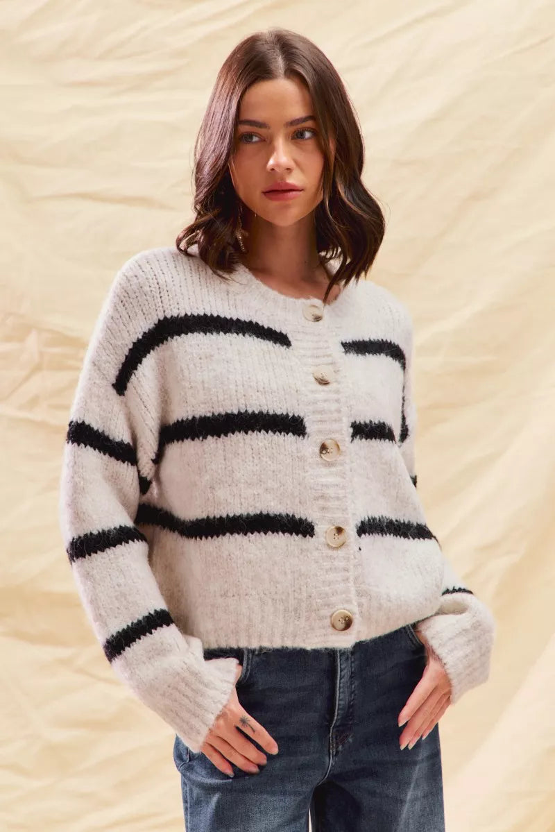 Cardigan Femme Élégant avec Boutons Décoratifs - PanierRoyale