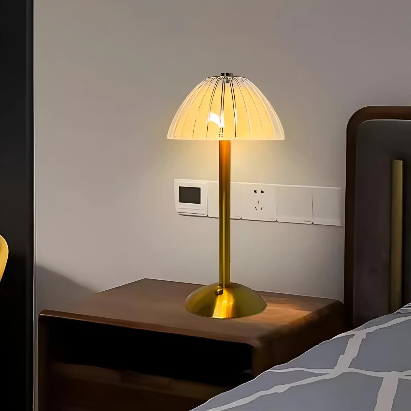 GlintGlow™ – Lampe de Table Rechargeable Sans Fil Design Moderne