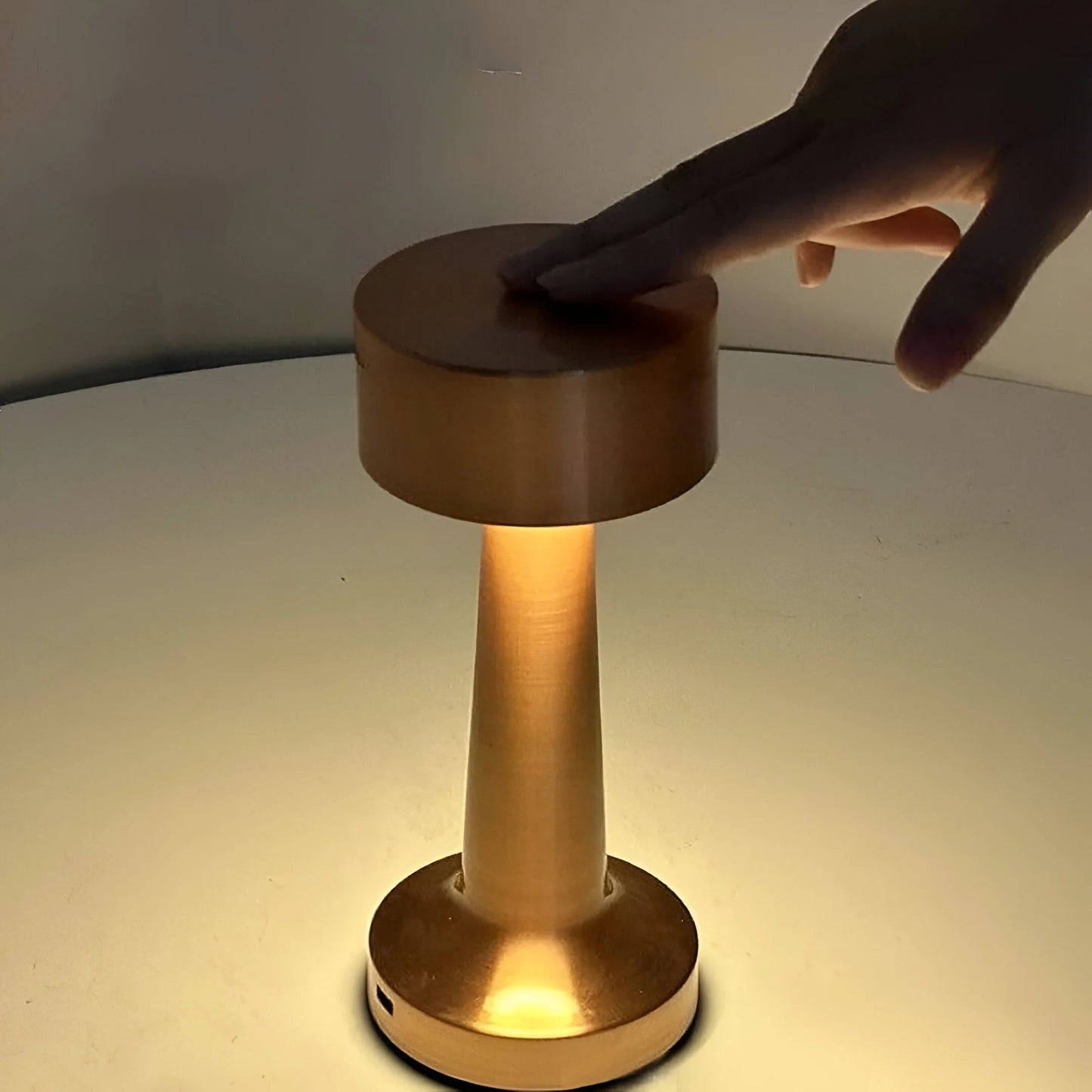 GlowEase™ – Lampe de Table Rechargeable Sans Fil Design Minimaliste