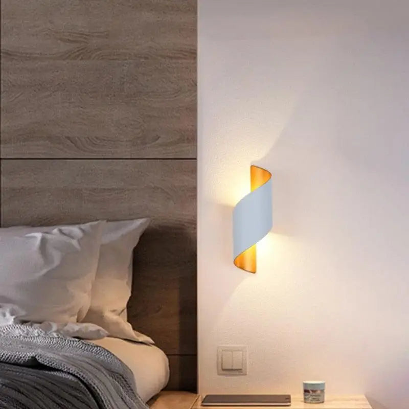 Italux™ – Applique Murale LED Design Italien Noir & Blanc – Élégance Moderne