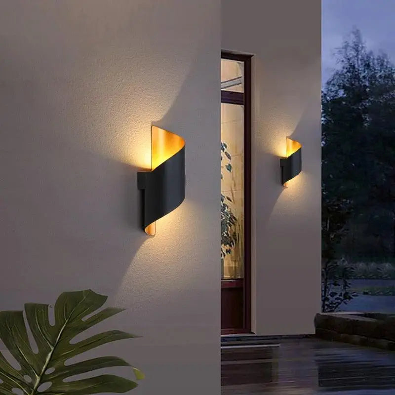 Italux™ – Applique Murale LED Design Italien Noir & Blanc – Élégance Moderne