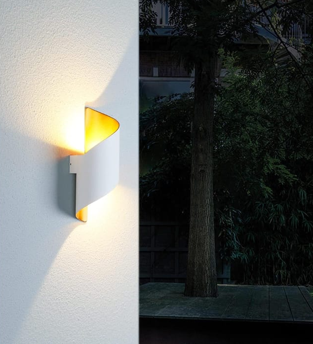 Italux™ – Applique Murale LED Design Italien Noir & Blanc – Élégance Moderne