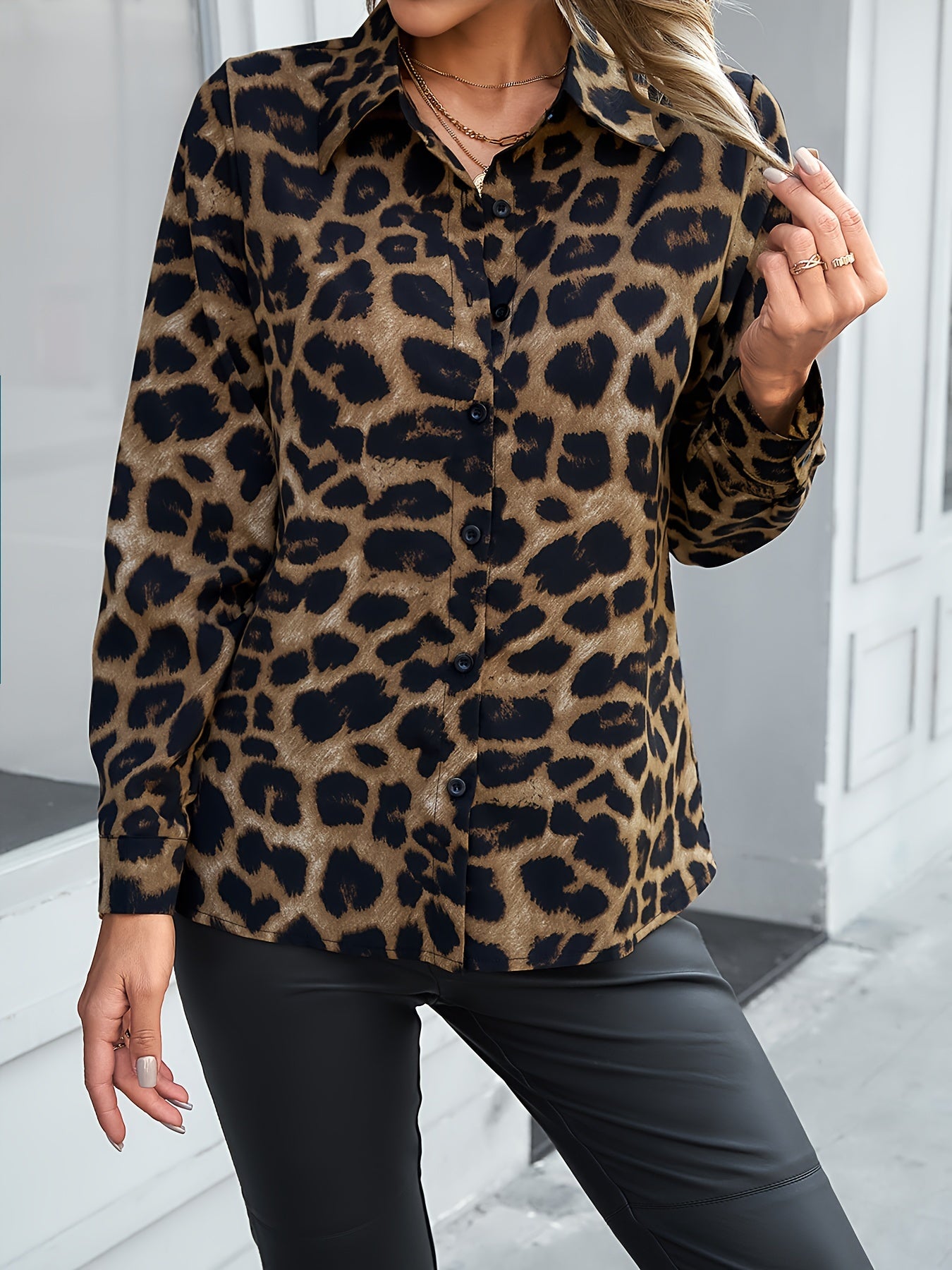 Leophedra™ – Chemisier Léopard Femme Chic et Original à Manches Longues