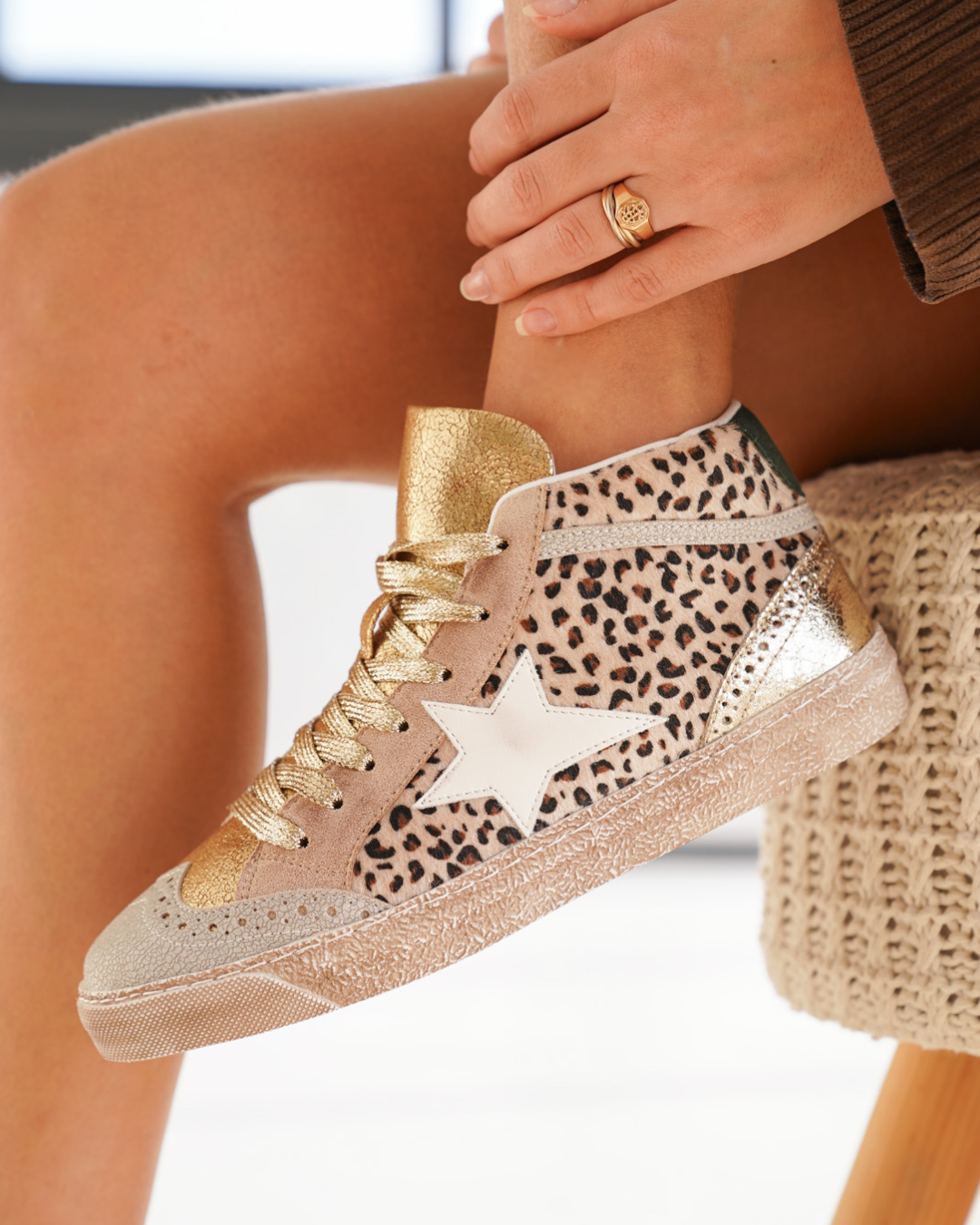 Lolie™ – Baskets Femme Motif Léopard avec Détails Chic et Semelle Plateau