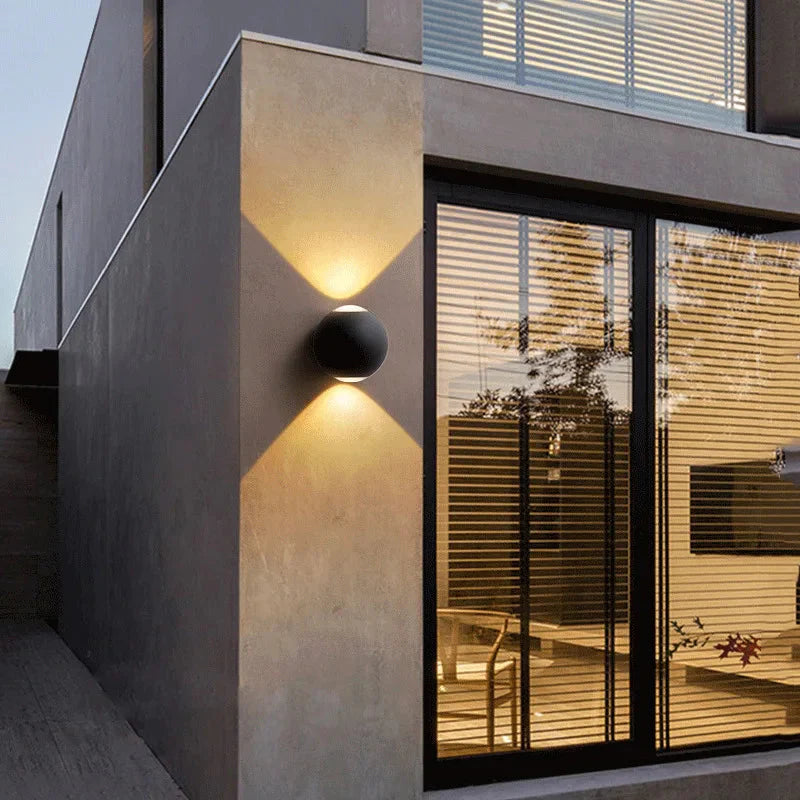 LumoSphere™ – Applique Murale LED Sphérique Étanche IP65 Design Moderne