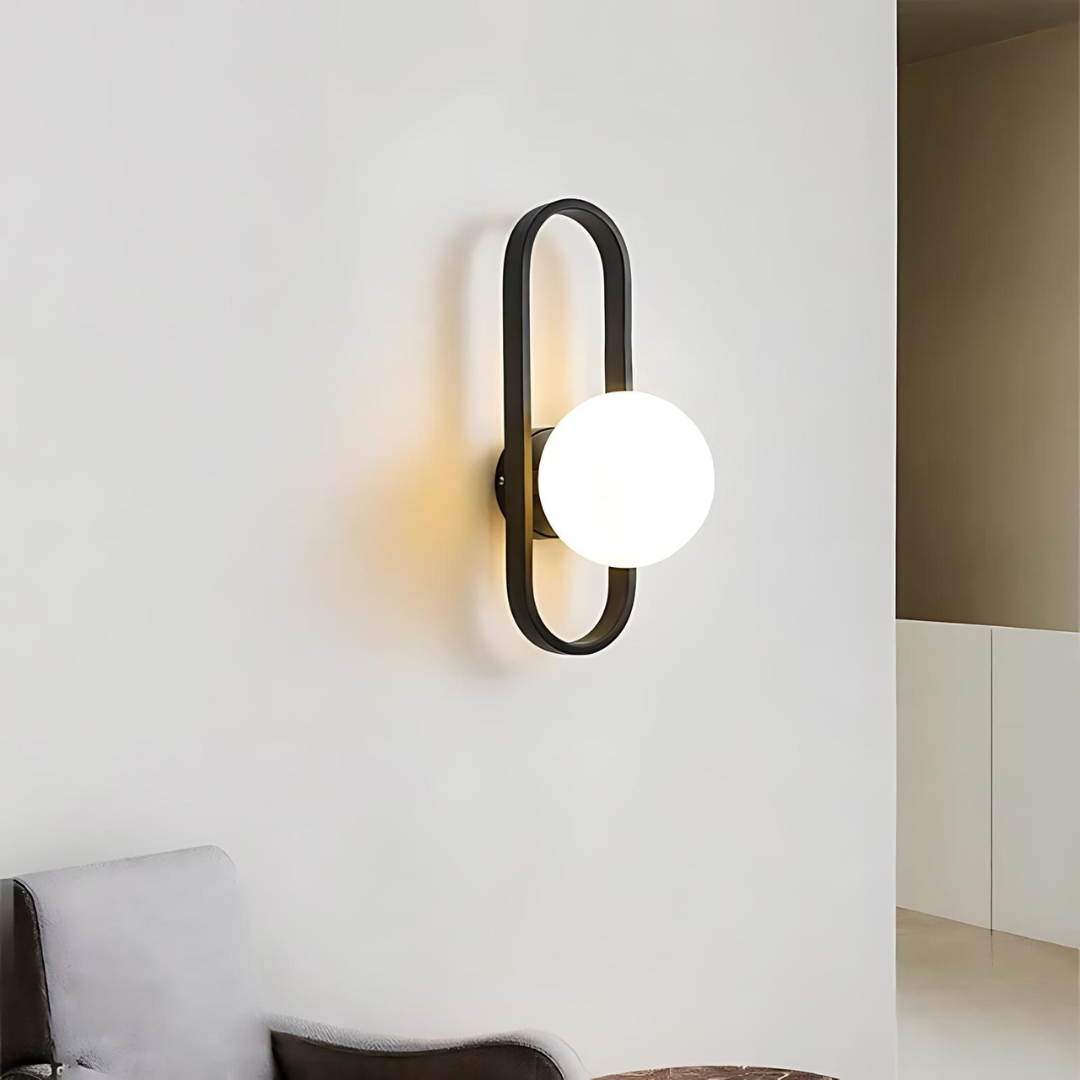 Lumora™ – Applique Murale Design Métal & Verre Dépoli avec Ampoule LED Incluse