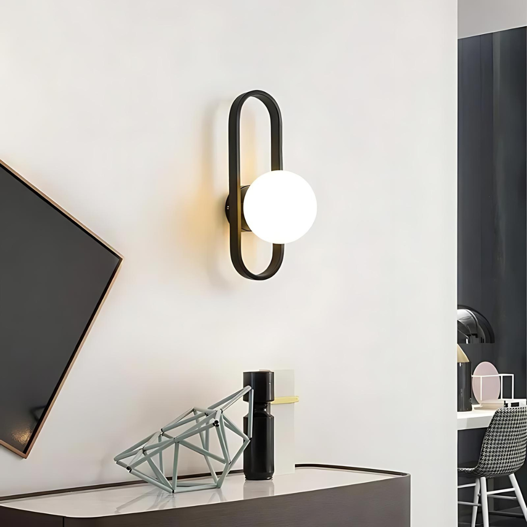 Lumora™ – Applique Murale Design Métal & Verre Dépoli avec Ampoule LED Incluse