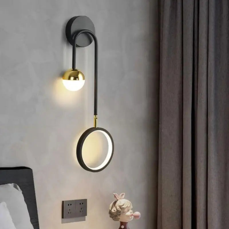 Nolaéa™ – Applique Murale Moderne LED Noire avec Lumière Réglable