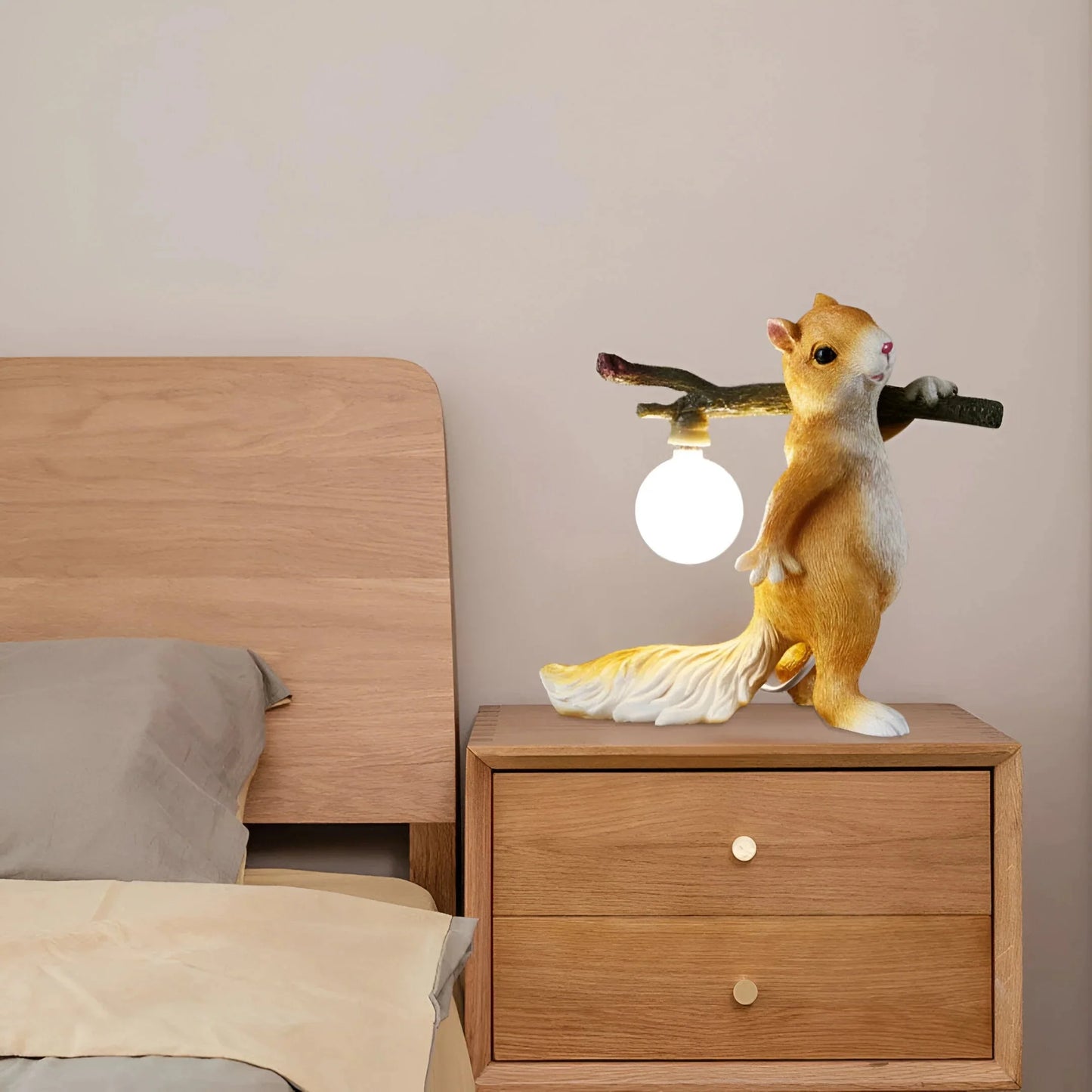 NutGlow™ – Lampe de Table Éclairante et Décorative en Forme d'Écureuil