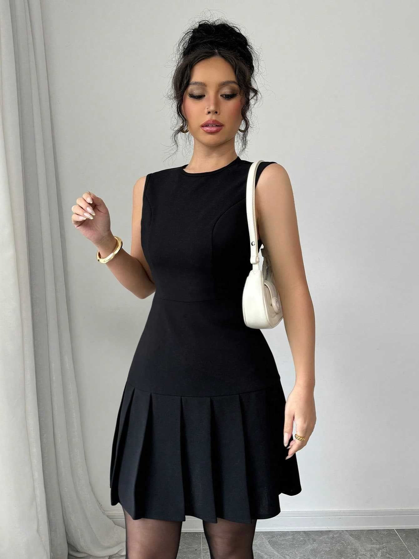 Robe Femme Élégante Noire Col V Sans Manches - PanierRoyale