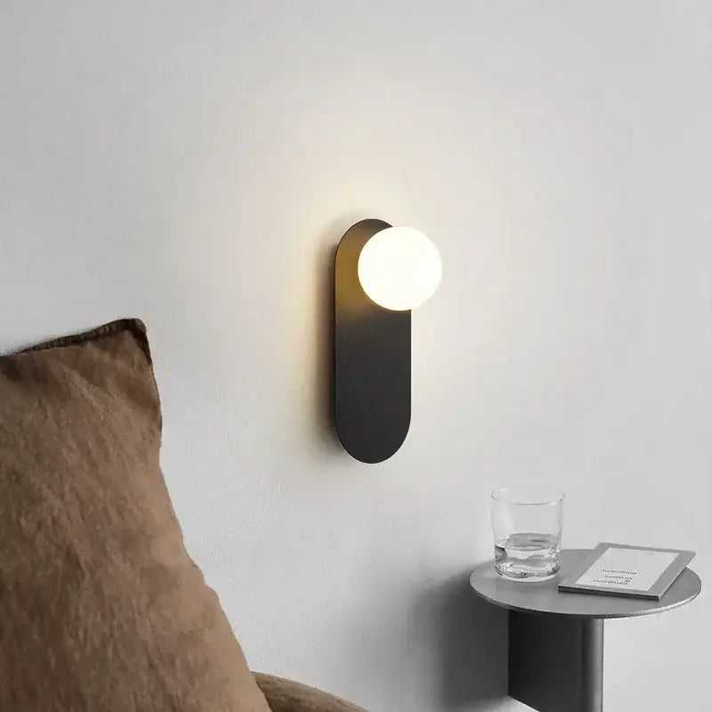 Rangora™ – Applique Murale LED Orange & Noire Moderne avec Globe en Verre