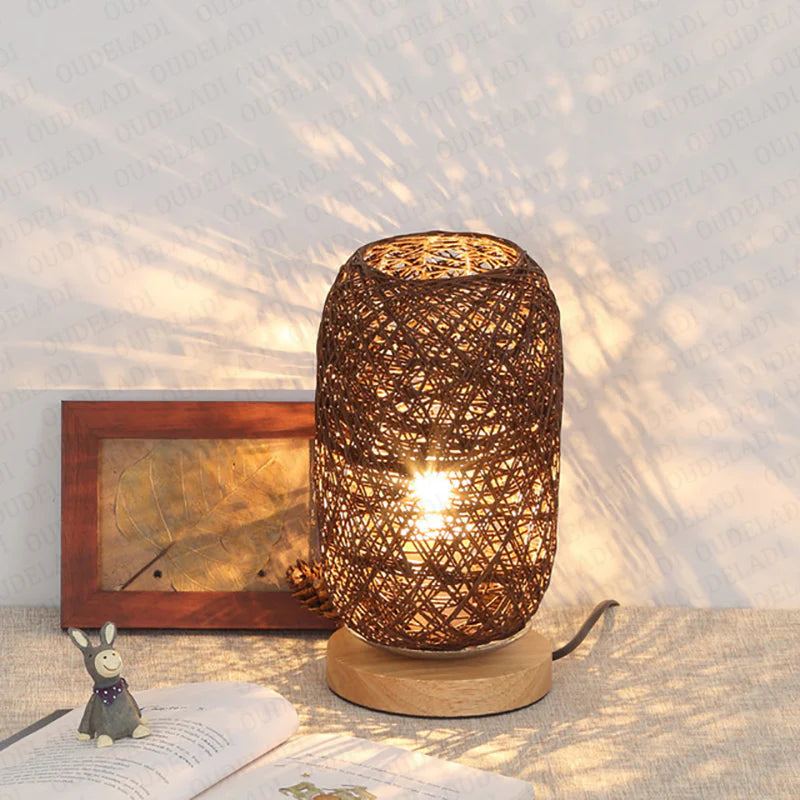 RayaGlow™ – Applique Murale Design en Rattan Éclairage Doux