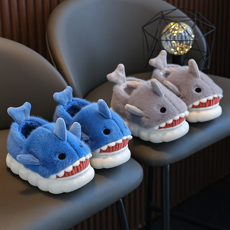 Requin™ – Pantoufles peluche animal requin pour enfant