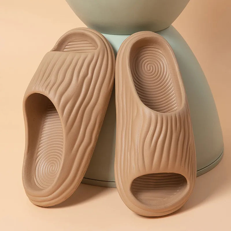 Chaussons Peluche Rayés Confortables