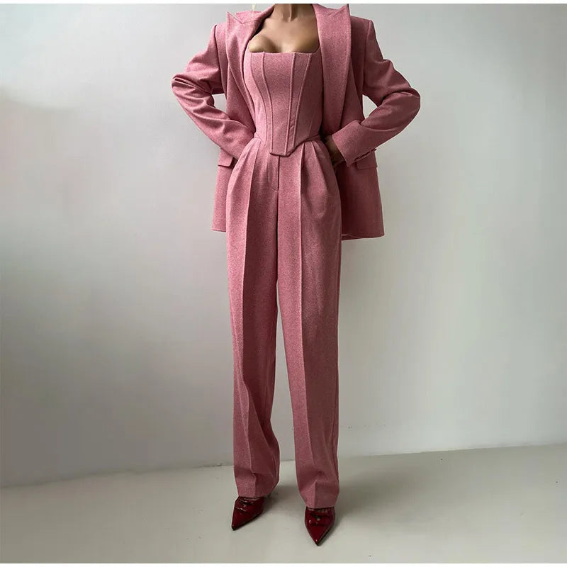 Costume Femme Business Élégant : Blazer Tailleur, Top Fémimin et Pantalon Étroit