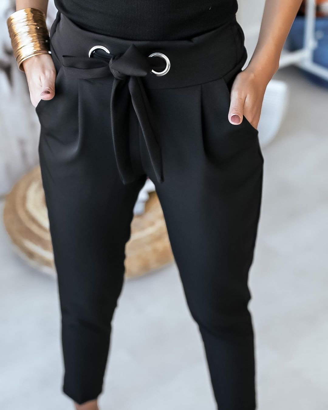 Pantalon Élégant Ceinture Bouton Moderne