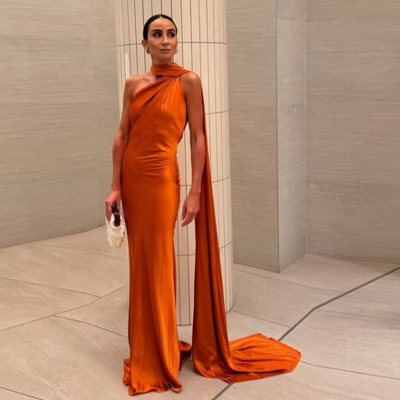 Robe Soirée Dos Nu avec Ruban Élégant
