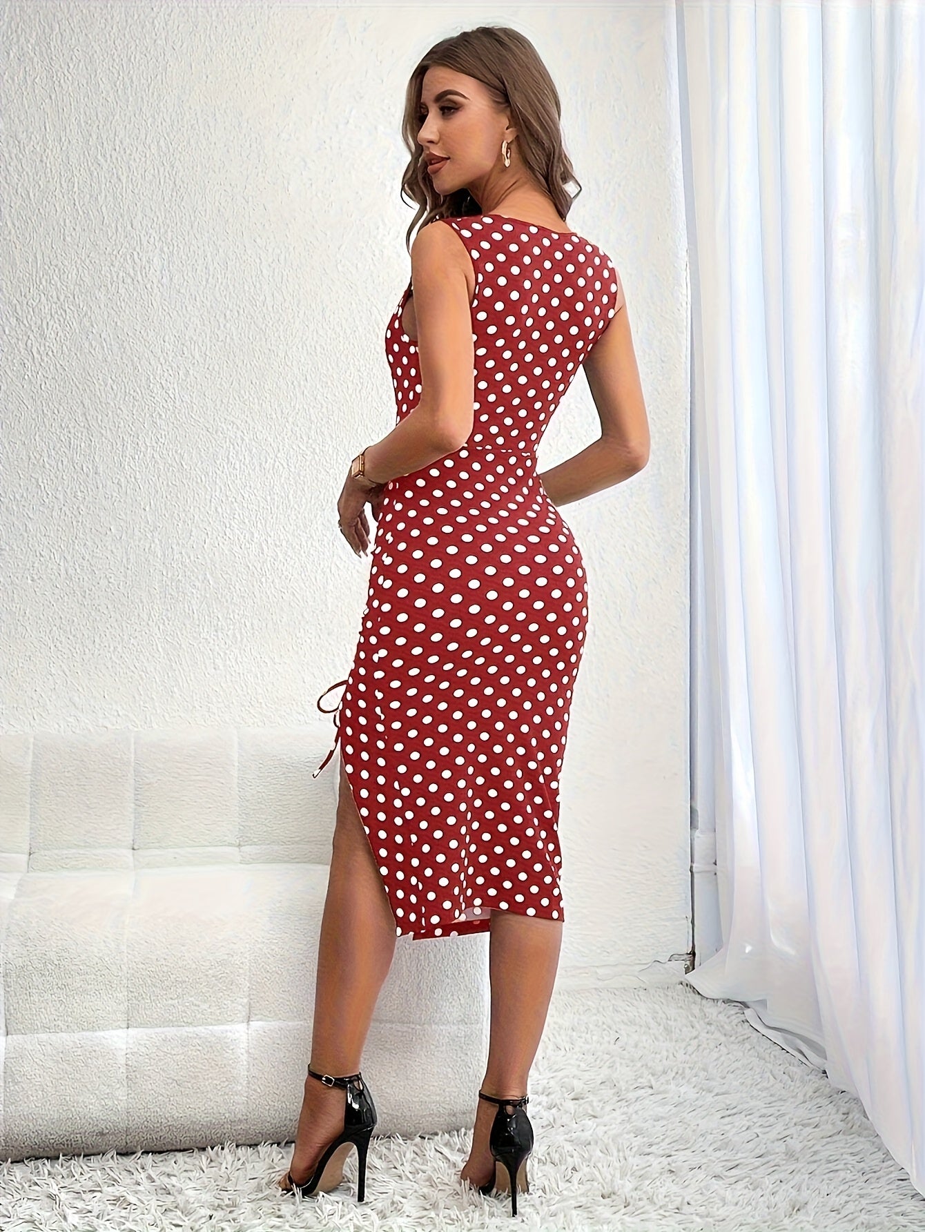 Seralya™ – Robe Moulante Élégante Sans Manche avec Fente et Cordon