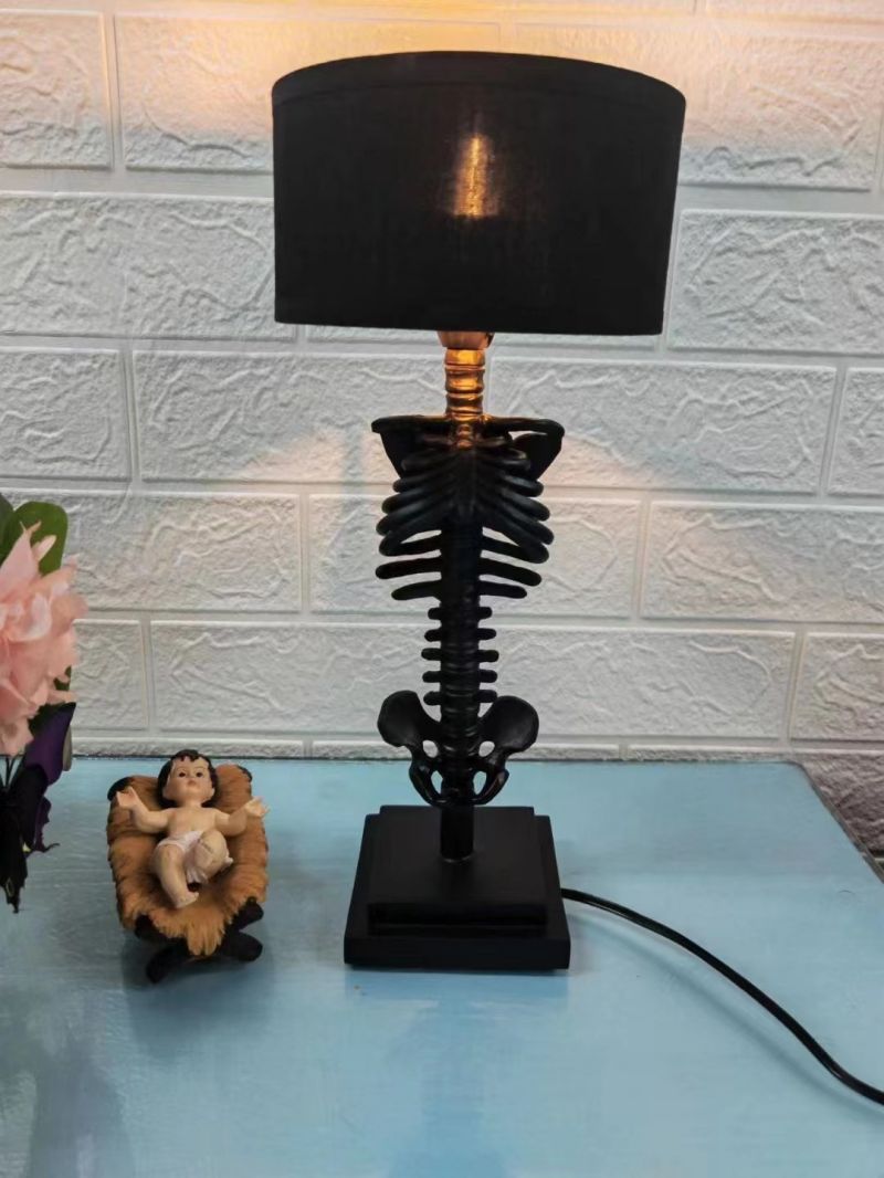 SkullLight™ – Lampe de Chevet Gothique Squelette LED Moderne pour Chambre & Halloween