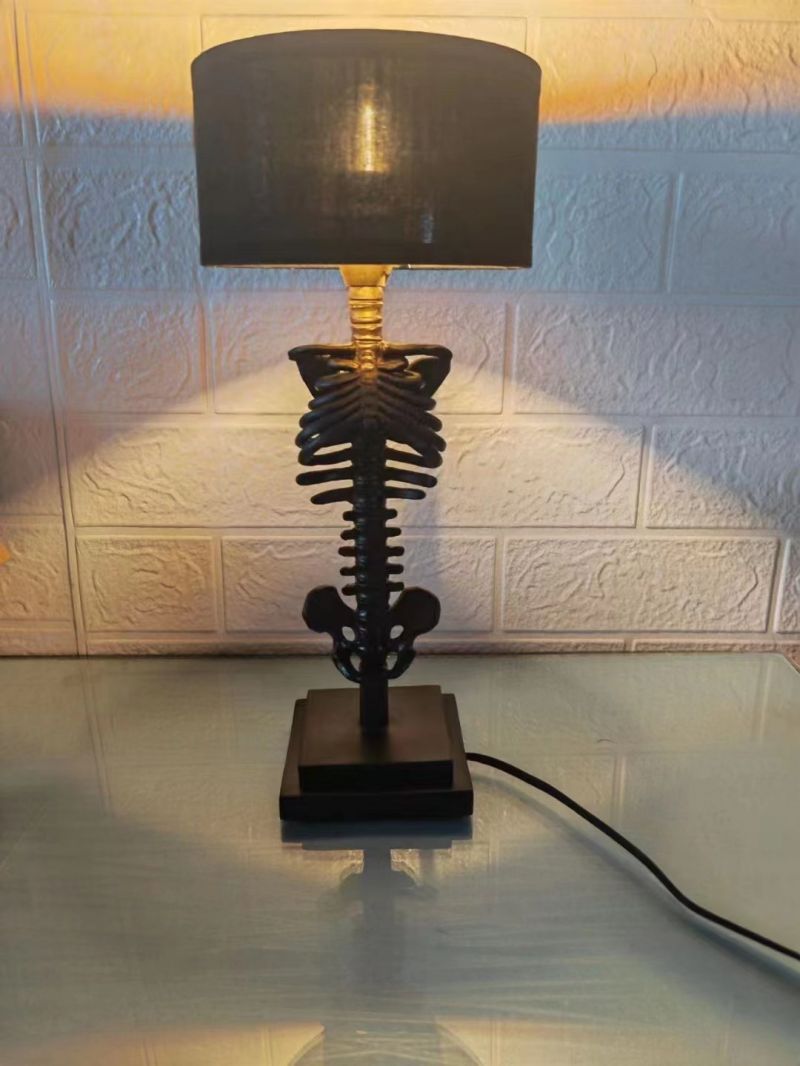SkullLight™ – Lampe de Chevet Gothique Squelette LED Moderne pour Chambre & Halloween