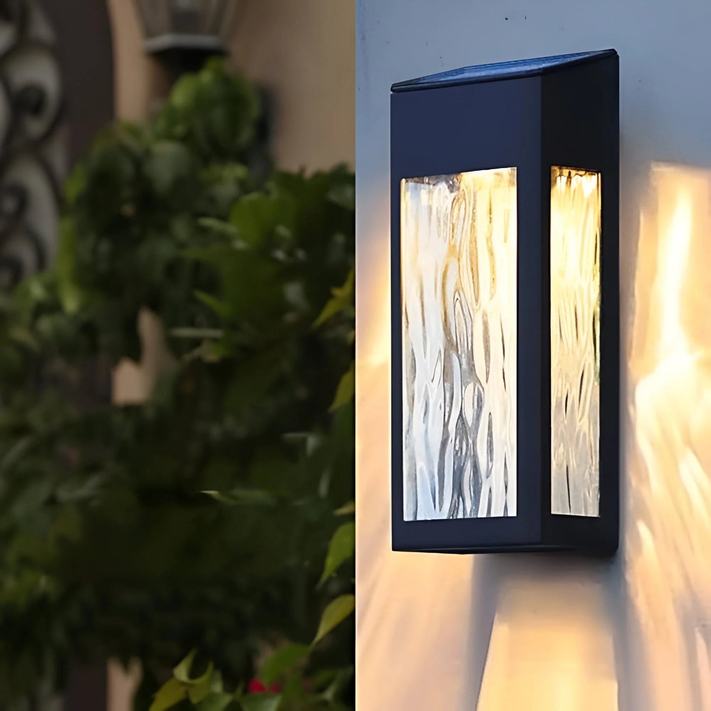 SolarGlow™ – Applique Murale Solaire Étanche avec Détection Automatique