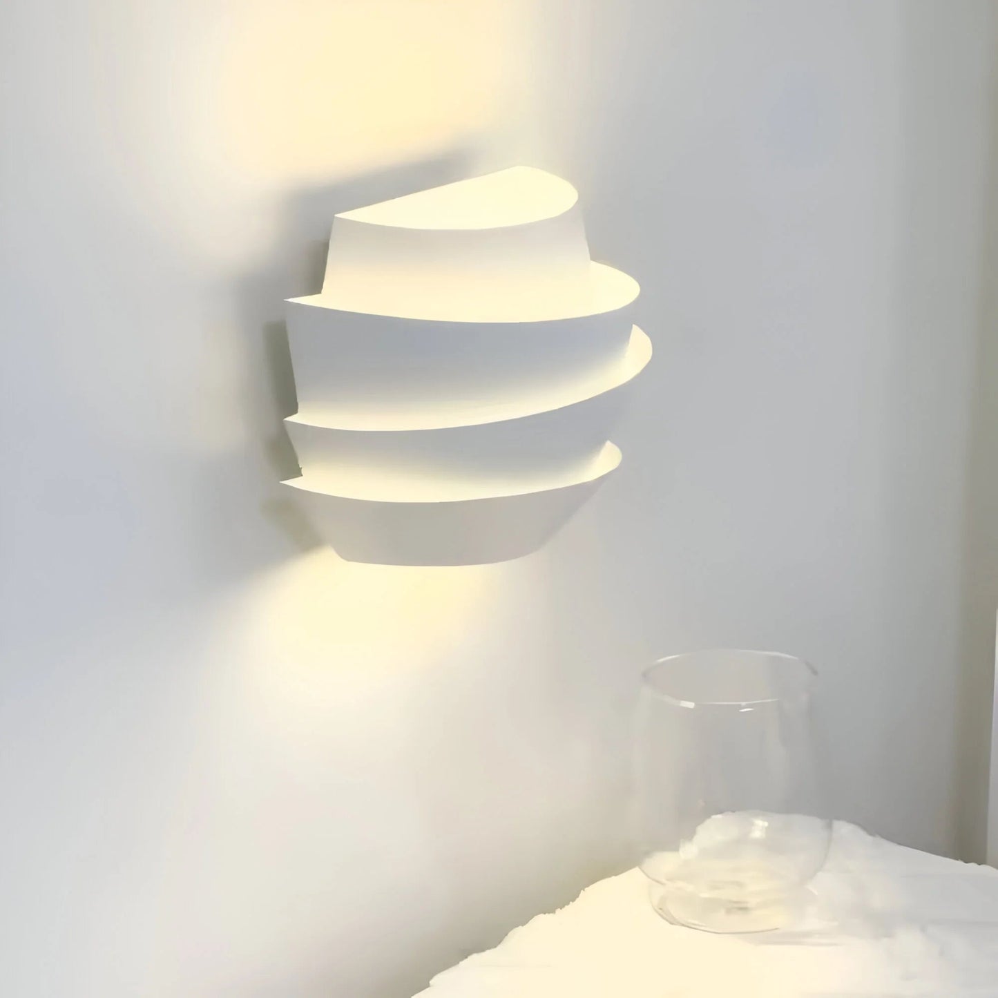 SolaraGlow™ – Applique Murale Élégante avec Éclairage Doux