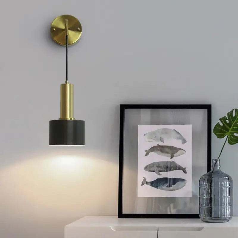Suspira™ – Applique Murale Suspendue Noire & Dorée Moderne avec Lumière Chaude