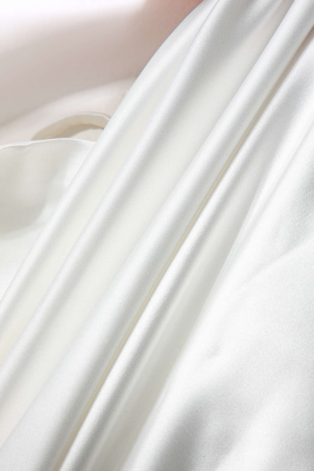 Top satin femme avec bretelles ajustables et nœud déco