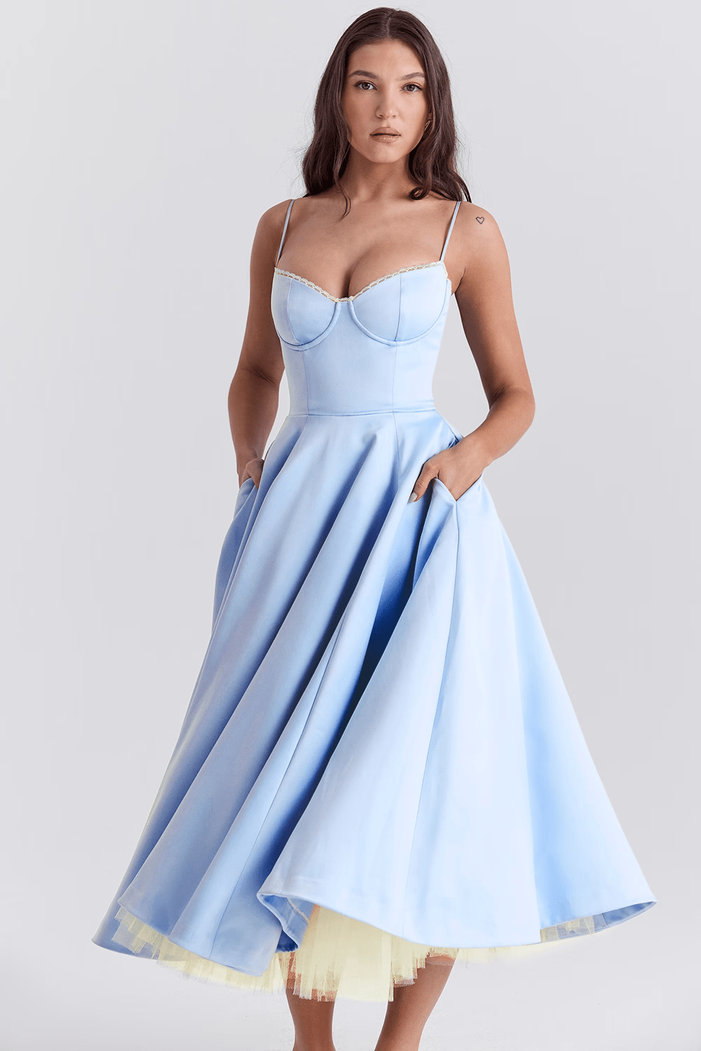 Velvessa™ – Robe Évasée en Satin de Soirée Longue Chic Élégance et raffinement