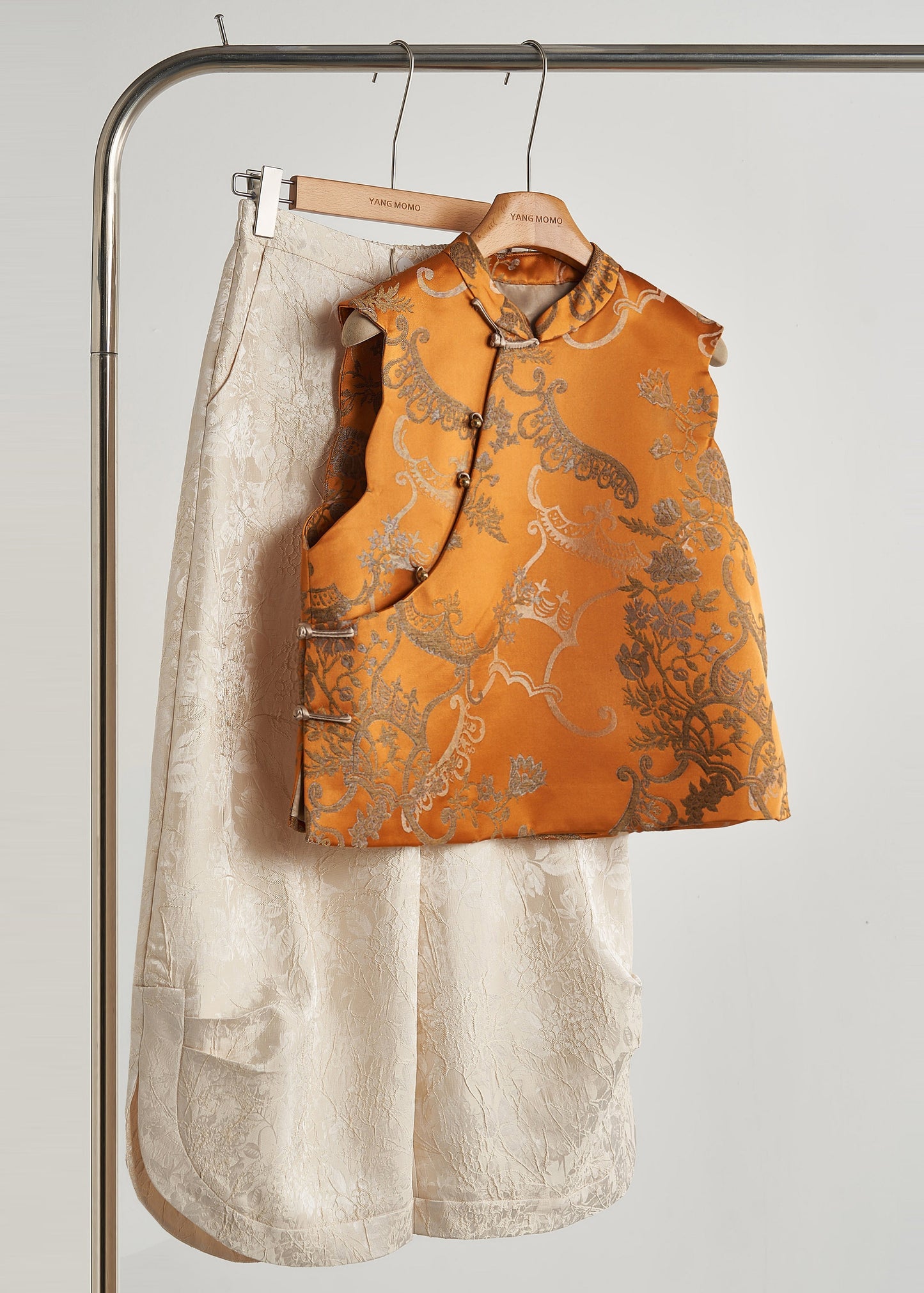 Soie Luxe Gilet Automne à Boutons Dorés - EasyApparels
