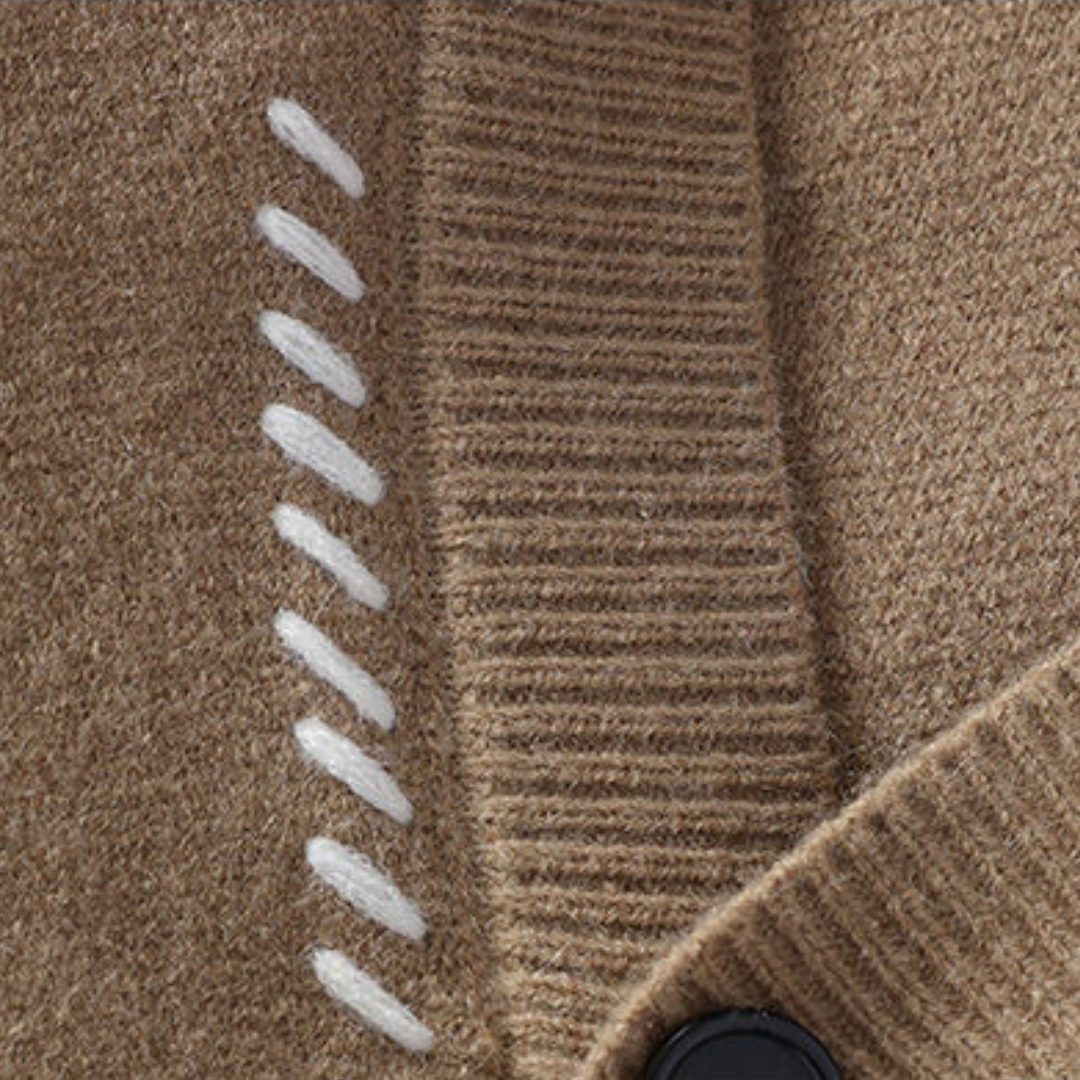 VogeLuxe | Cardigan minimaliste à col en V pour homme 8