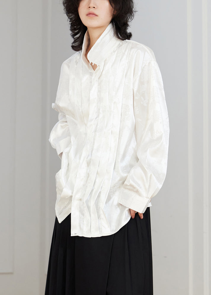 Femme élégante en soie blanche à col montant - EasyApparels