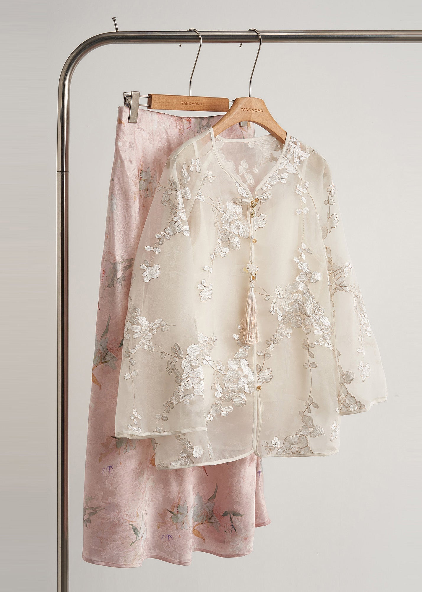 Manteaux d'automne en soie blanc décoratif pour femme - EasyApparels