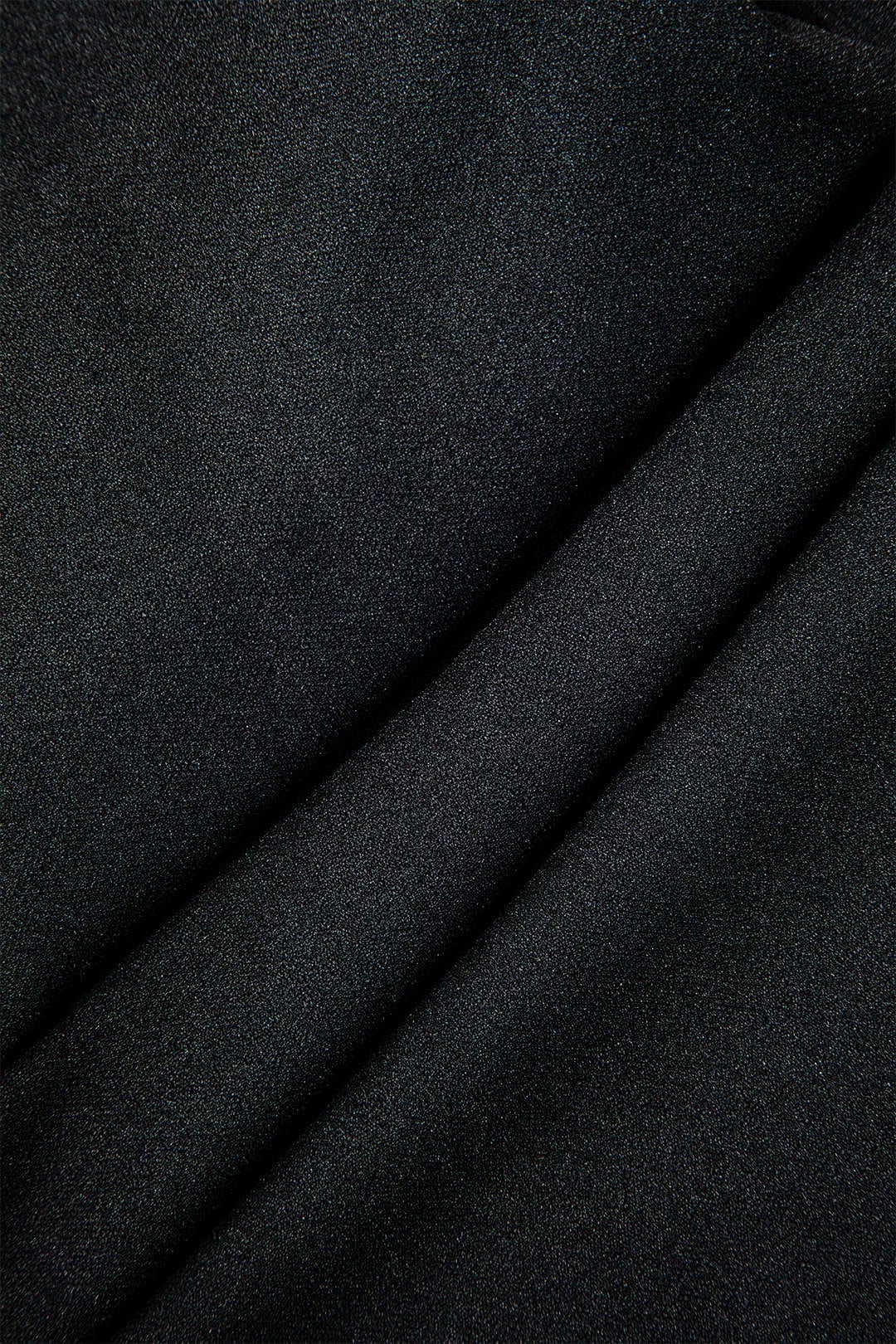 Robe Noire Élégante avec Ceinture en Or