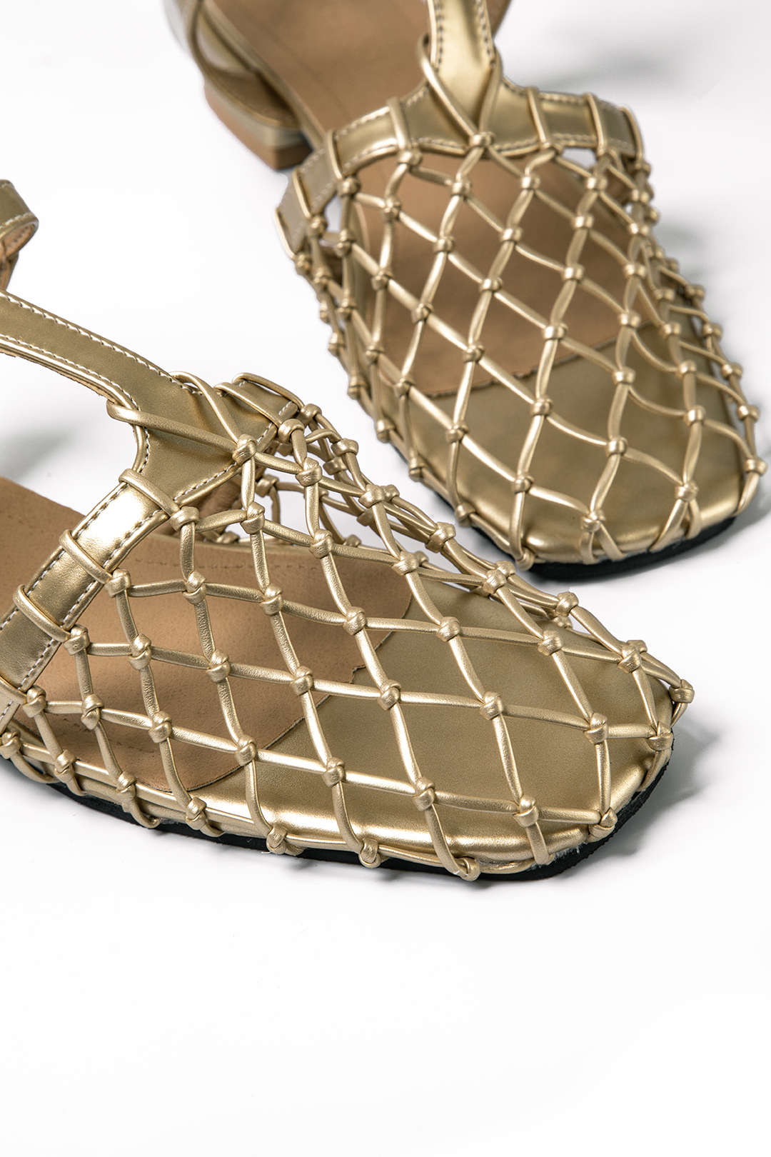 Sandales Or Décolletées avec Maille Élégante