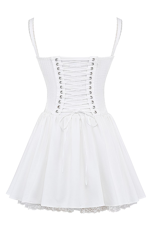 Robe corsetée féminine avec bretelles et détails volants