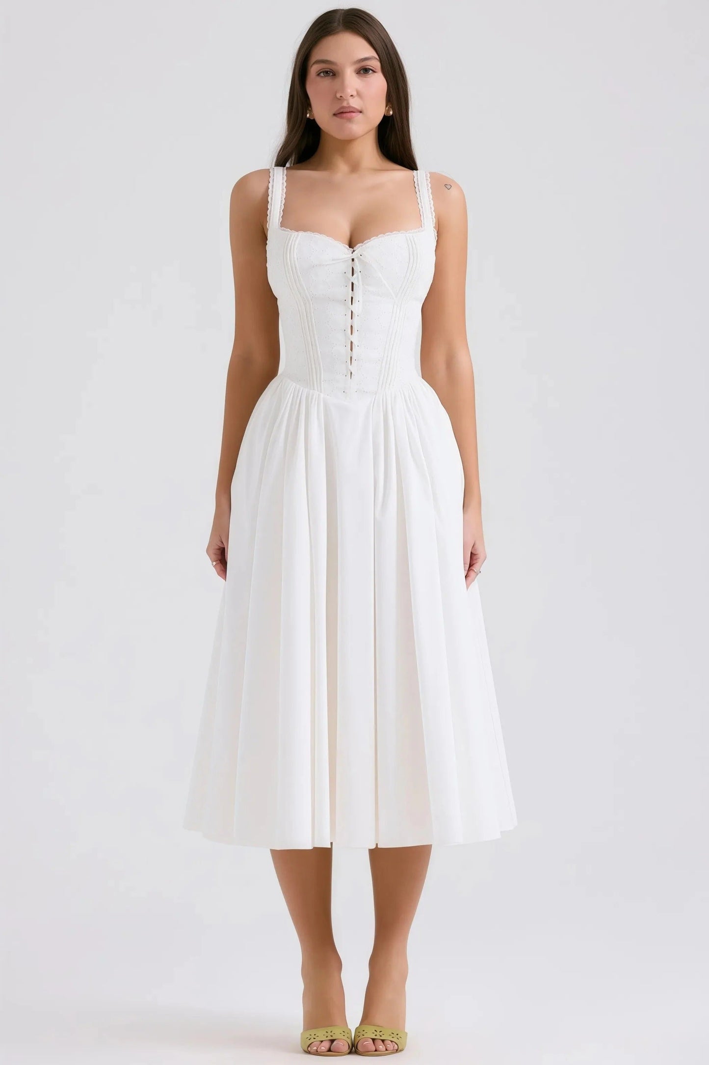 Robe Femme Blanche en Dentelle avec Col Montant Élégant - PanierRoyale